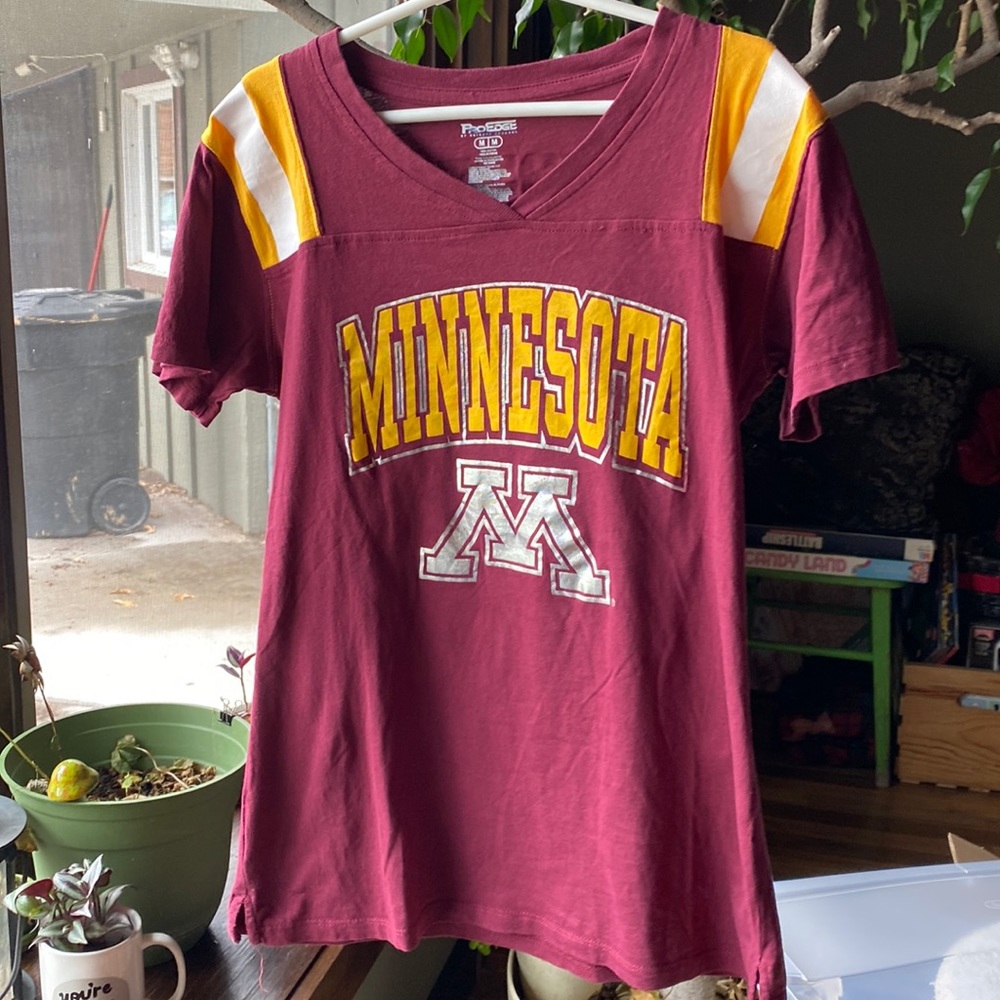 Gophers women’s tee